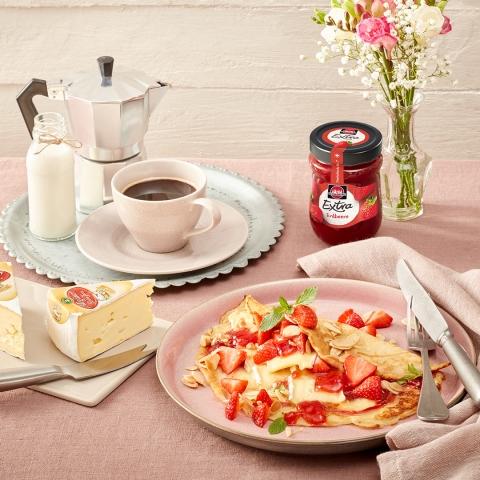 Plnené palacinky s jahodami a syrom